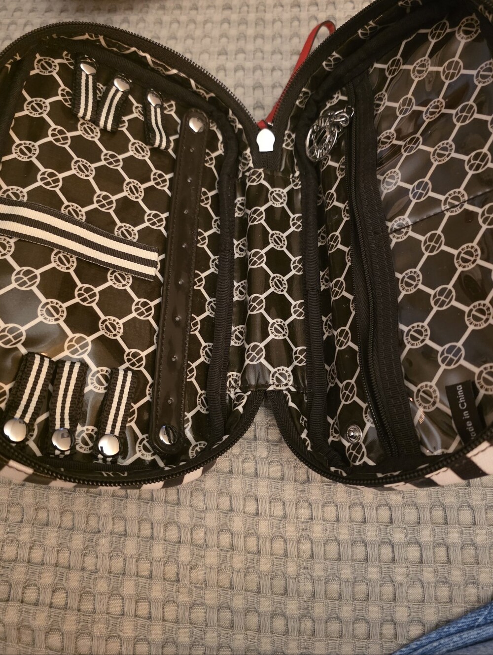 Henri Bendel The Bendel Girls Line Up weekender organizer/ Like New - Picture 3 of 5
